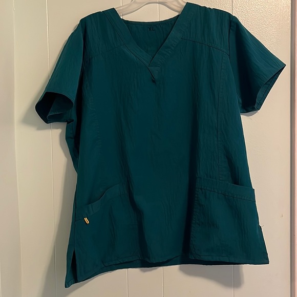 Women’s Scrub Top - Picture 1 of 5